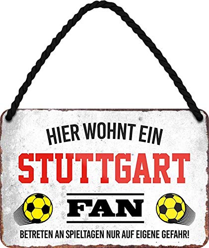 schilderkreis24 - Blechschilder HIER WOHNT EIN Stuttgart Fan Hängeschild für Fußball Begeisterte Deko Artikel Schild Geschenkidee 18x12 cm